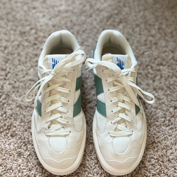 New Balance White and Teal Sneakers - Picture 1 of 3